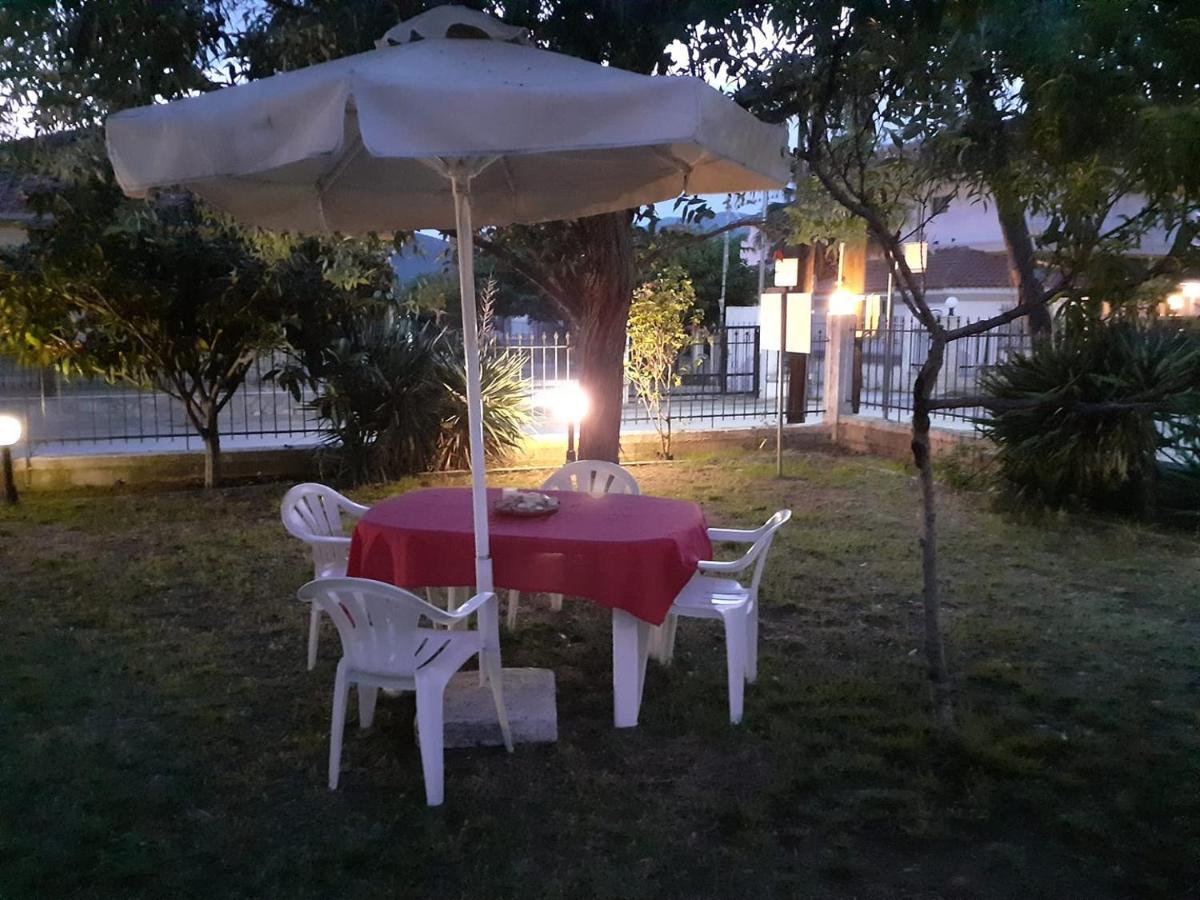 Polis΄ House Apartment วราสนา ภายนอก รูปภาพ